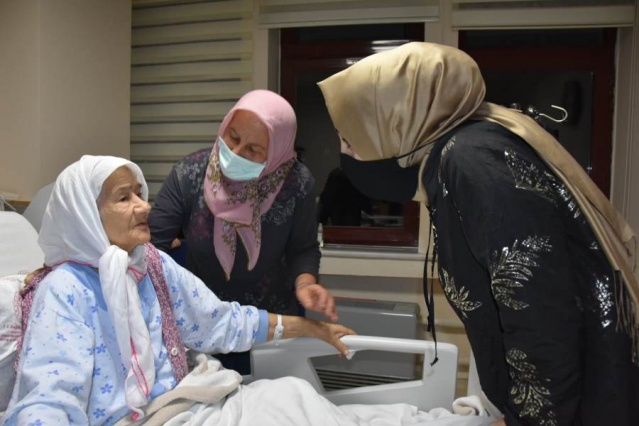 Bahar Ayvazoğlu esnaf ve vatandaşları dinledi. Foto Haber 5