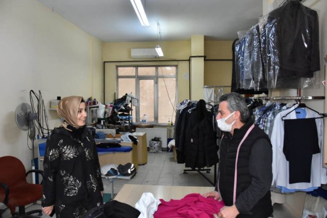 Bahar Ayvazoğlu esnaf ve vatandaşları dinledi. Foto Haber 13