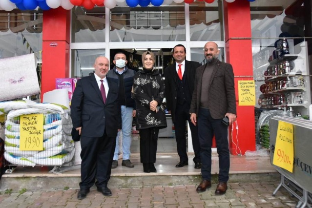 Bahar Ayvazoğlu esnaf ve vatandaşları dinledi. Foto Haber 6