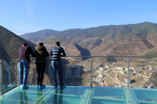 Gümüşhane'deki cam terasa yarım milyon ziyaretçi 7