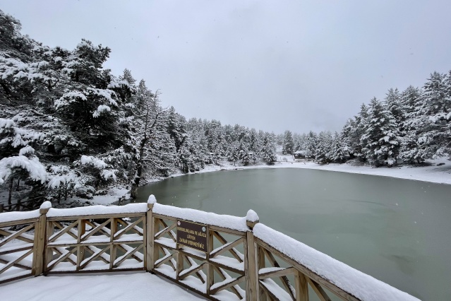 Limni Gölü'nden eşsiz kar manzaraları 13