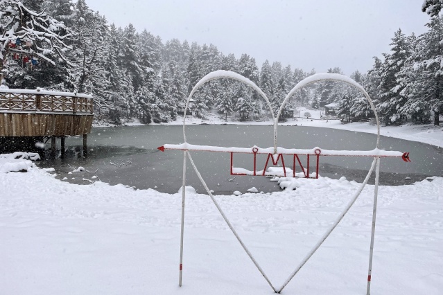 Limni Gölü'nden eşsiz kar manzaraları 2