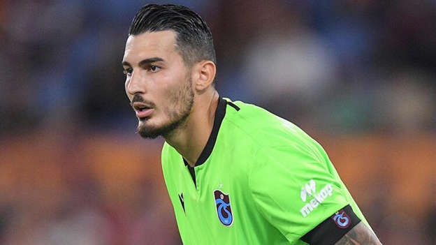 Uğurcan Çakır imzayı atıyor 4