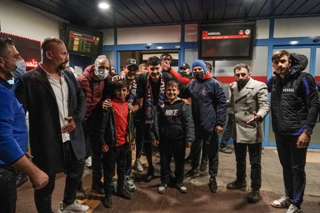 Trabzonspor'a,  F.Karabük Maçı dönüşü coşkulu karşılama 2