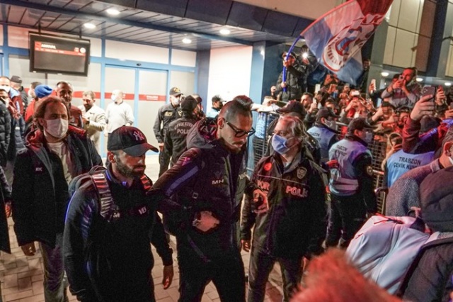 Trabzonspor'a,  F.Karabük Maçı dönüşü coşkulu karşılama 3