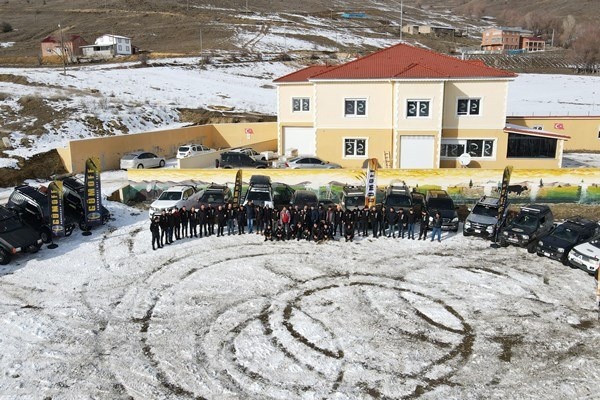 Gümüşhane'de off-road tutkunlarının karla mücadelesi. 16