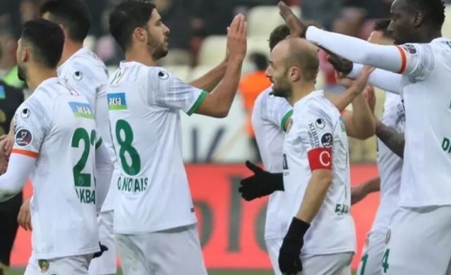 Süper Lig'de şampiyonu ve küme düşecek takımları açıkladılar! 13