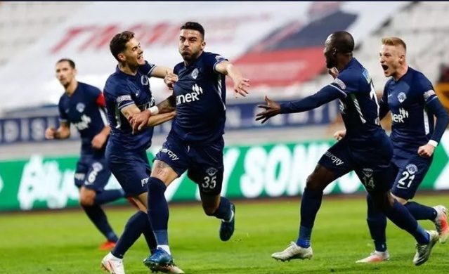 Süper Lig'de şampiyonu ve küme düşecek takımları açıkladılar! 2