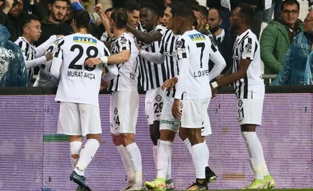 Süper Lig'de şampiyonu ve küme düşecek takımları açıkladılar! 6