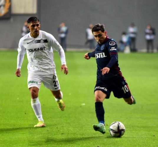 Trabzonsporlu futbolcu için dikkat çeken yorum: Niyeti o an değişti 4