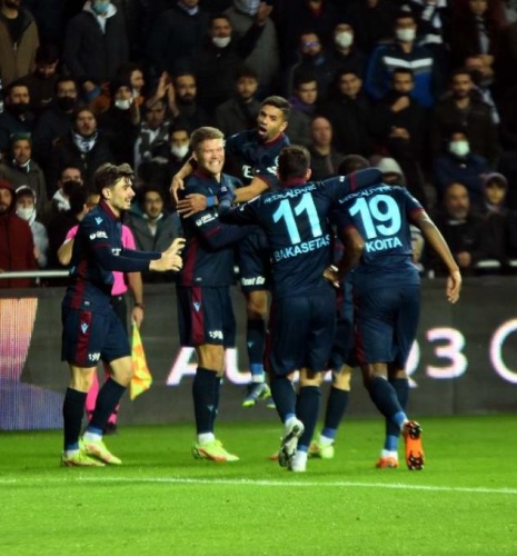 Trabzonsporlu futbolcu için dikkat çeken yorum: Niyeti o an değişti 5