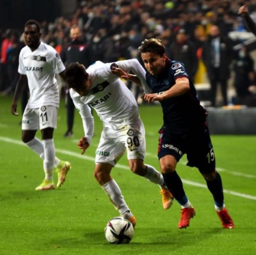 Trabzonsporlu futbolcu için dikkat çeken yorum: Niyeti o an değişti 8