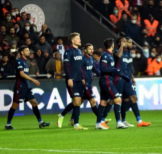 Trabzonsporlu futbolcu için dikkat çeken yorum: Niyeti o an değişti 11