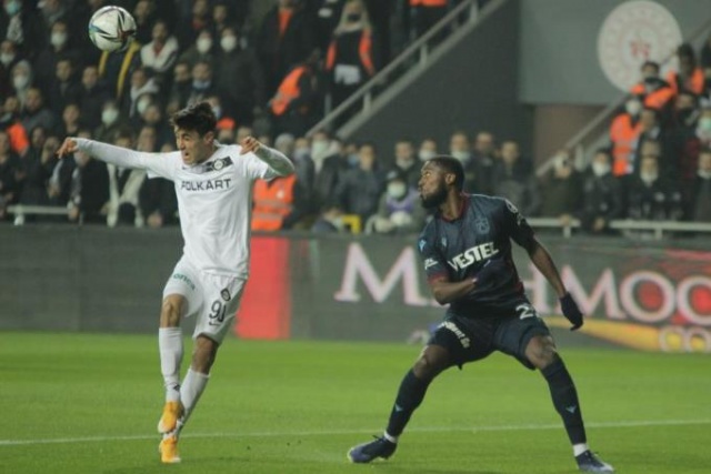 Trabzonsporlu futbolcu için dikkat çeken yorum: Niyeti o an değişti 9