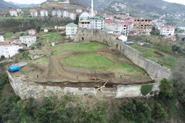 Trabzon'da tarihi kalede kafatası olmayan iskelet bulundu.15-01-2022 Foto Galeri 5