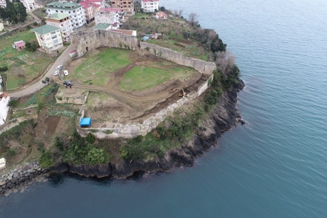 Trabzon'da tarihi kalede kafatası olmayan iskelet bulundu.15-01-2022 Foto Galeri 16