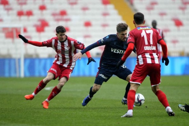 Spor yazarları Sivasspor Trabzonspor maçını yorumladı. 16-01-2022 - Foto Galeri 17