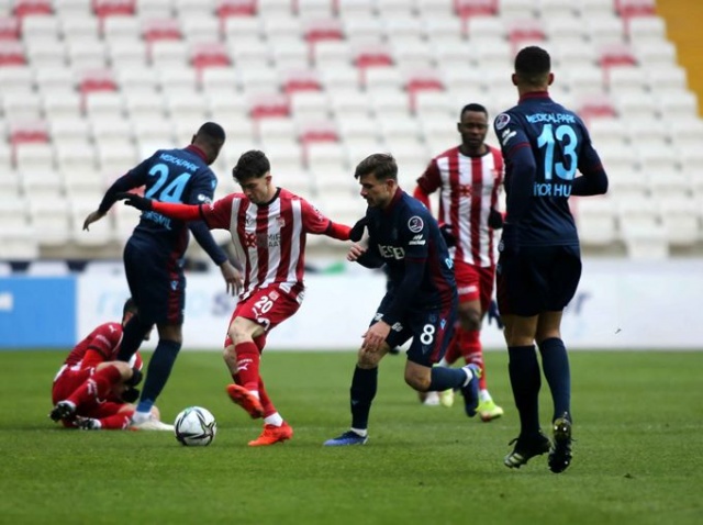 Spor yazarları Sivasspor Trabzonspor maçını yorumladı. 16-01-2022 - Foto Galeri 19