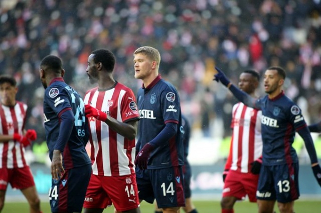 Spor yazarları Sivasspor Trabzonspor maçını yorumladı. 16-01-2022 - Foto Galeri 7