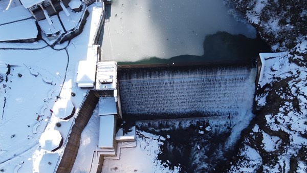 Rize’nin Hemşin ilçesinden karpostallık kar görüntüleri - Foto Galeri 4