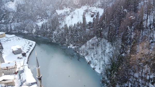 Rize’nin Hemşin ilçesinden karpostallık kar görüntüleri - Foto Galeri 3