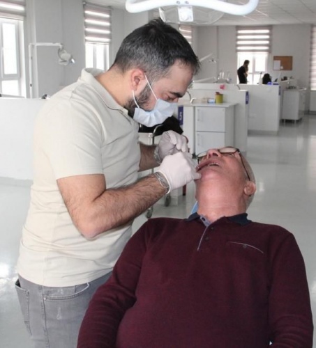 Yanağına saplanan metal parçasıyla 15 yıl yaşadı. Foto Galeri 2