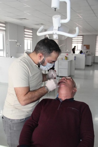 Yanağına saplanan metal parçasıyla 15 yıl yaşadı. Foto Galeri 3