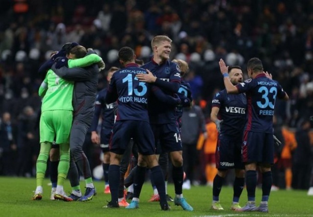 VAR çıktı İstanbul saltanatı çöktü Trabzonspor çağı başladı. Foto Galeri. 2