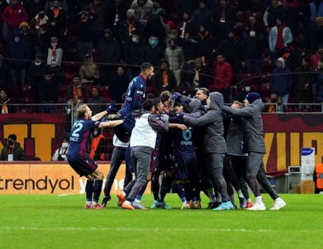 VAR çıktı İstanbul saltanatı çöktü Trabzonspor çağı başladı. Foto Galeri. 3