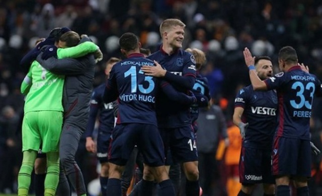 VAR çıktı İstanbul saltanatı çöktü Trabzonspor çağı başladı. Foto Galeri. 5
