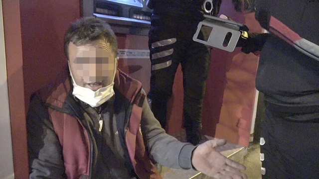90 bin lira dolandırıldı, 100 bin lira daha yatırırken polis önledi! Foto Galeri. 5