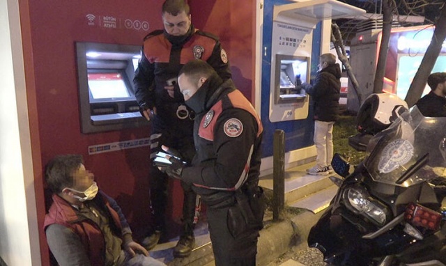 90 bin lira dolandırıldı, 100 bin lira daha yatırırken polis önledi! Foto Galeri. 4