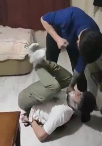 Rehin aldılar ağzına silah dayayıp kadın elbisesi giydirdiler. Foto Galeri. 2