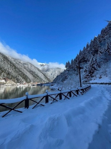 Güneşli bir günde Uzungöl’den kar manzaraları. 12 Ocak 2022 - Foto Galeri. 3