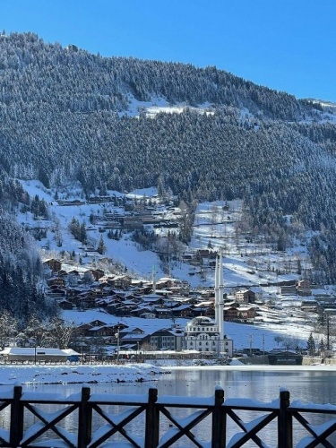 Güneşli bir günde Uzungöl’den kar manzaraları. 12 Ocak 2022 - Foto Galeri. 7