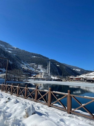 Güneşli bir günde Uzungöl’den kar manzaraları. 12 Ocak 2022 - Foto Galeri. 2