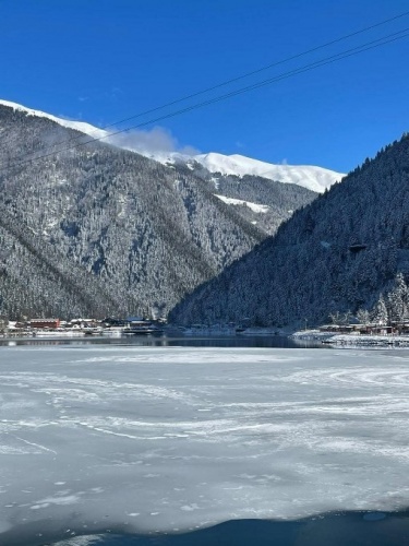 Güneşli bir günde Uzungöl’den kar manzaraları. 12 Ocak 2022 - Foto Galeri. 5