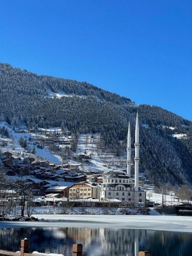 Güneşli bir günde Uzungöl’den kar manzaraları. 12 Ocak 2022 - Foto Galeri. 8
