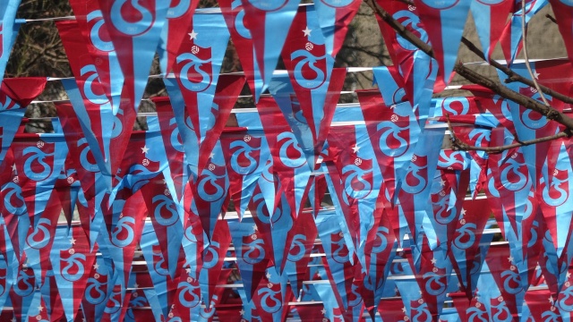 Trabzon bordo-maviye büründü. Foto Galeri 6