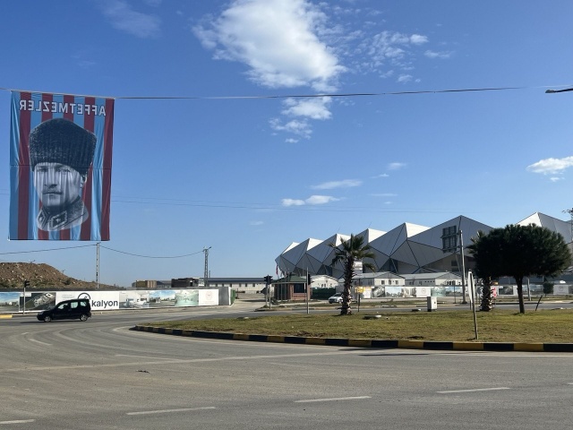 Trabzon bordo-maviye büründü. Foto Galeri 4
