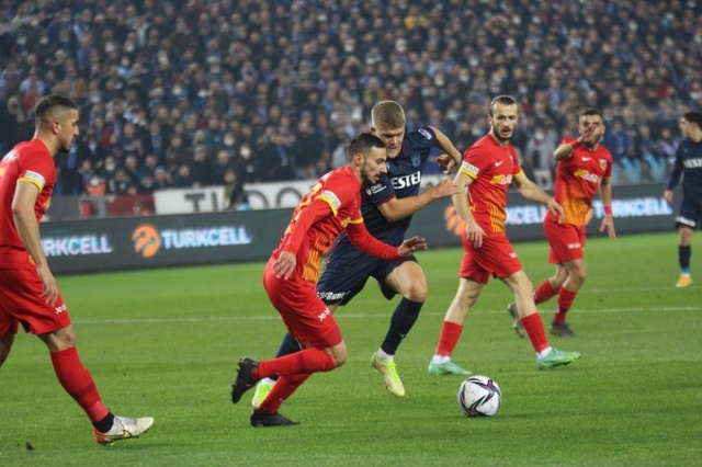 "Trabzonspor'dan Avrupa'ya sezon sonunda gidebilecek iki isim..." Foto Haber 17