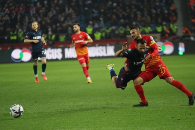 "Trabzonspor'dan Avrupa'ya sezon sonunda gidebilecek iki isim..." Foto Haber 19