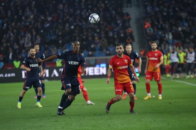 "Trabzonspor'dan Avrupa'ya sezon sonunda gidebilecek iki isim..." Foto Haber 8