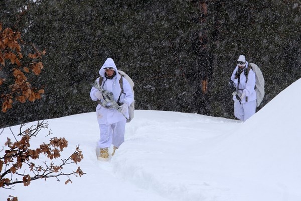 Gümüşhane dağlarında Kadın PÖH’ler kol geziyor. Foto Haber 8