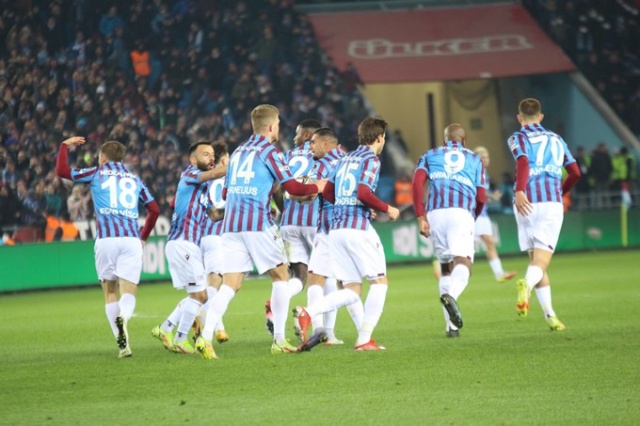 Trabzonspor 4-2 Göztepe / Maçtan kareler. Foto Haber 26