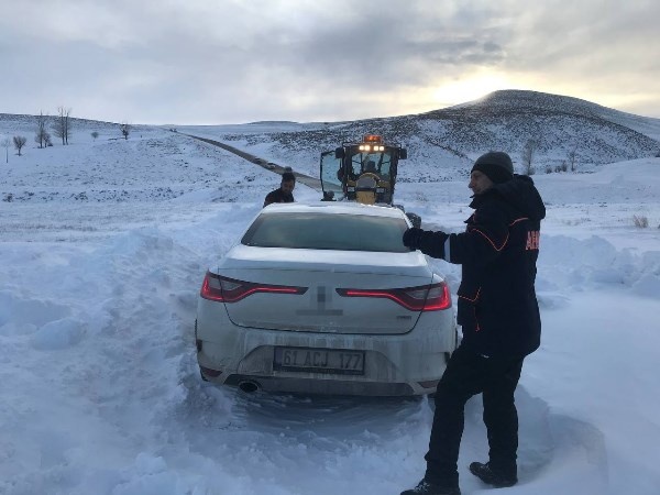 Trabzon'a gelmek isteyen 2 turist mahsur kaldı. Foto Haber 6