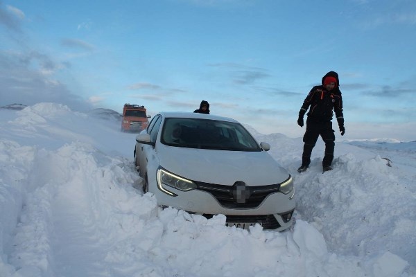 Trabzon'a gelmek isteyen 2 turist mahsur kaldı. Foto Haber 8