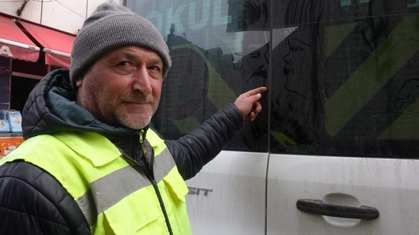 Trabzon'da resim tutkusunu araçların tozlu camlarına yansıtıyor. Foto Haber 3