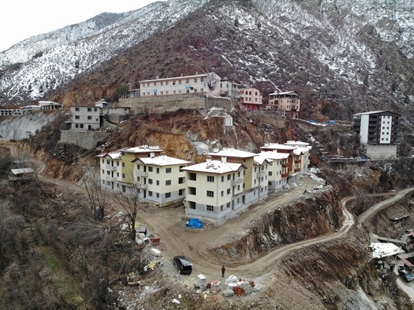 Artvin’in Dereiçi köyünde çıkan yangının üzerinden tam bir yıl geçti. Foto Haber 5
