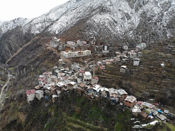 Artvin’in Dereiçi köyünde çıkan yangının üzerinden tam bir yıl geçti. Foto Haber 7